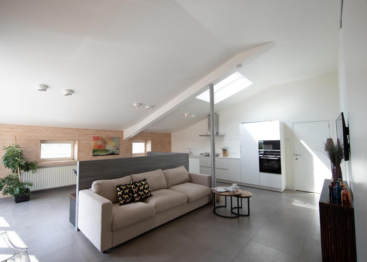 Landelijk vakantiehuis in Diksmuide met een tuin en vijver Buitenkant foto