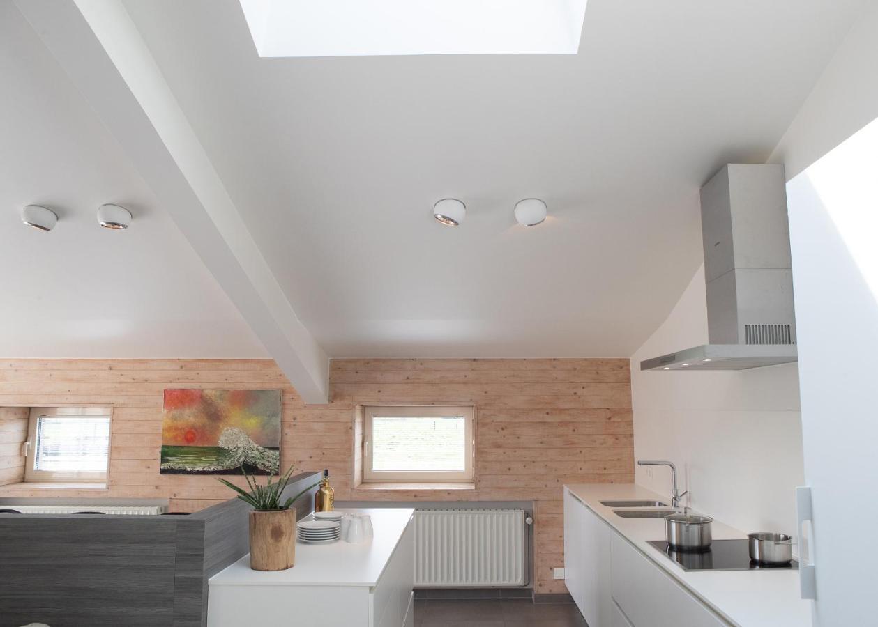 Landelijk vakantiehuis in Diksmuide met een tuin en vijver Buitenkant foto