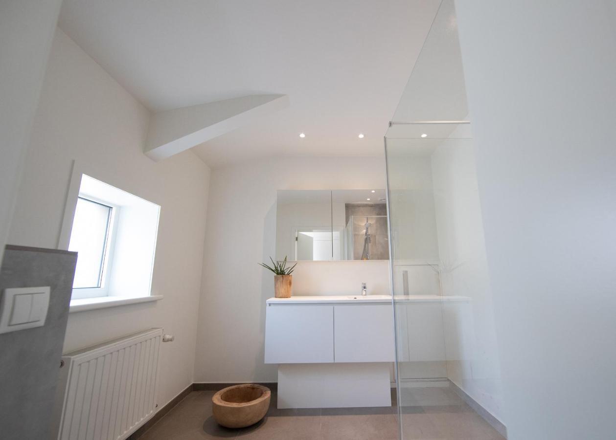 Landelijk vakantiehuis in Diksmuide met een tuin en vijver Buitenkant foto